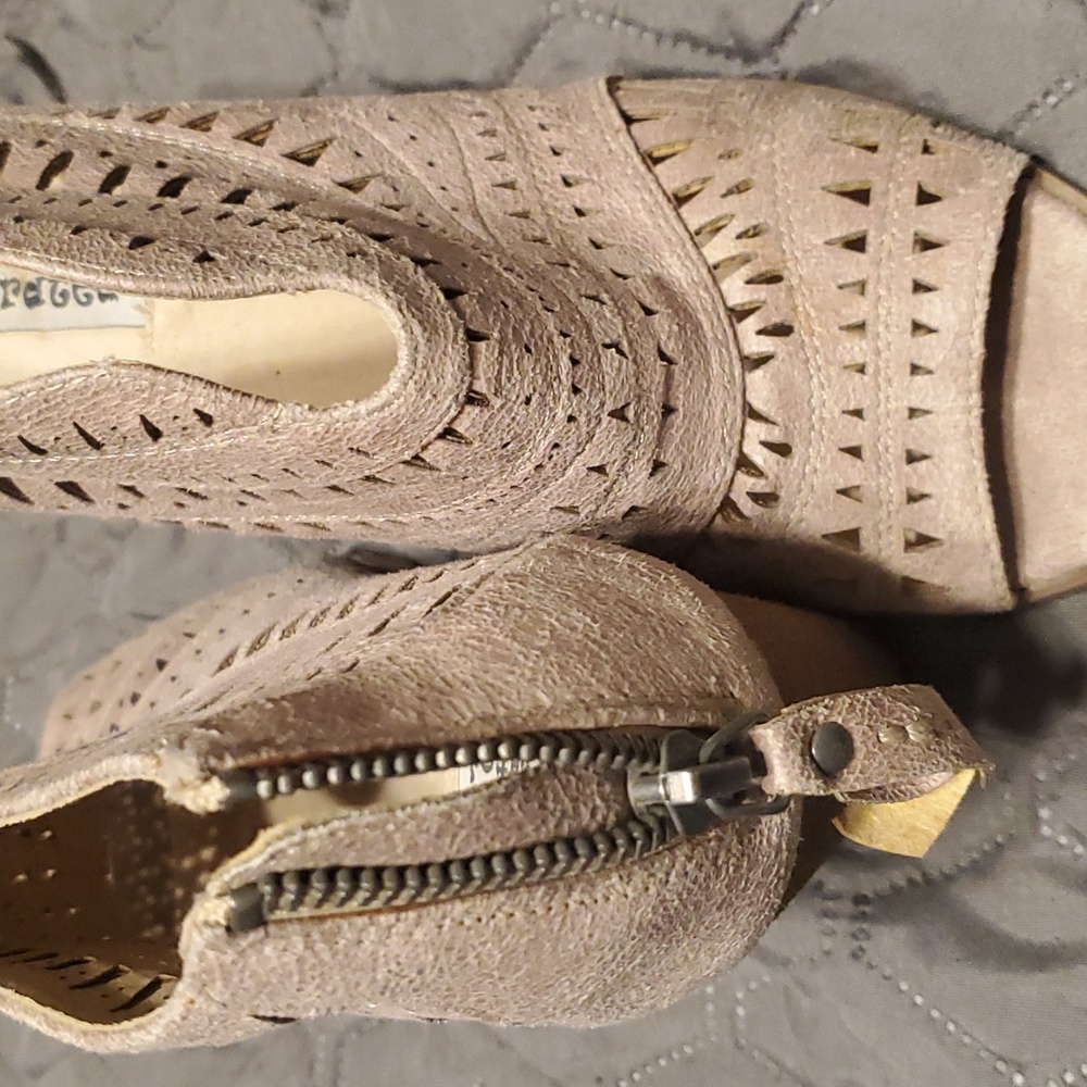 Tan booties - Picture 4 of 4